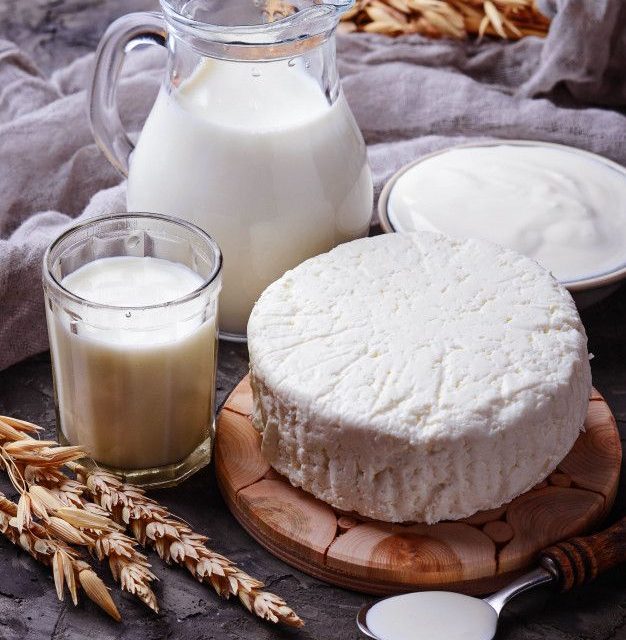 https://hakimanteb.com/wp-content/uploads/2022/06/Premium-Photo-_-Dairy-products-milk-cottage-cheese-sour-cream-and-wheat_-selective-focus-626x640.jpg