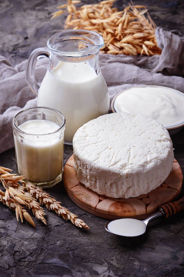 https://hakimanteb.com/wp-content/uploads/2022/06/Premium-Photo-_-Dairy-products-milk-cottage-cheese-sour-cream-and-wheat_-selective-focus.jpg