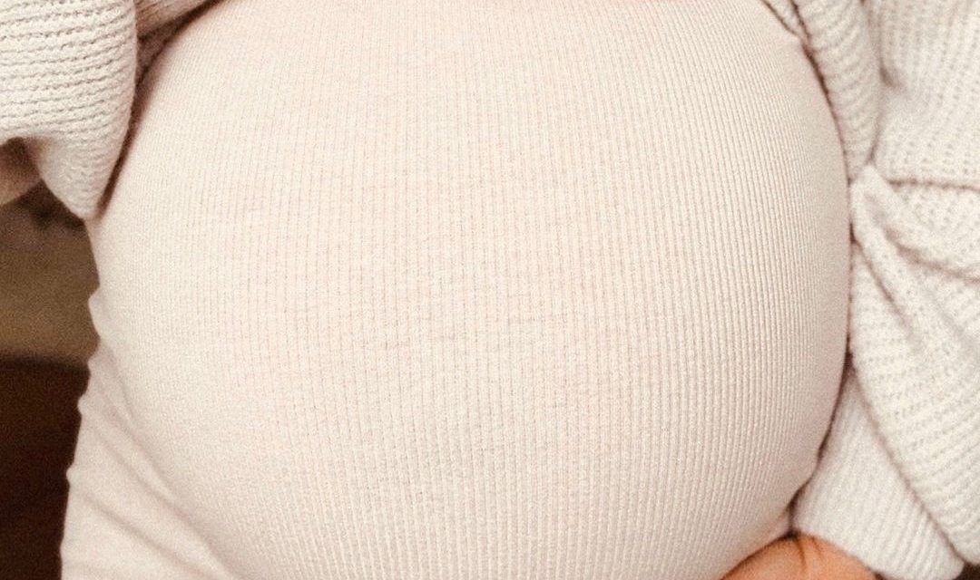 https://hakimanteb.com/wp-content/uploads/2022/06/lovely-mumma-bump-@coach_lauraschwich⠀⠀⠀⠀⠀⠀⠀⠀⠀-⠀⠀⠀⠀⠀⠀⠀⠀⠀-⠀⠀⠀⠀⠀⠀⠀⠀⠀-byron-byronbae-byronbae-newborn-mumlife-maternity-pregnancy-1080x640.jpg